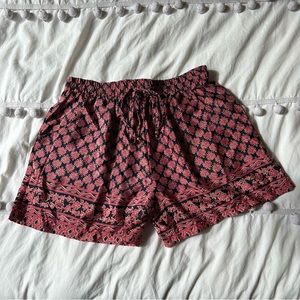Pattern pull on shorts